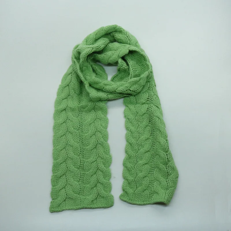 SCARF WITH CABLES