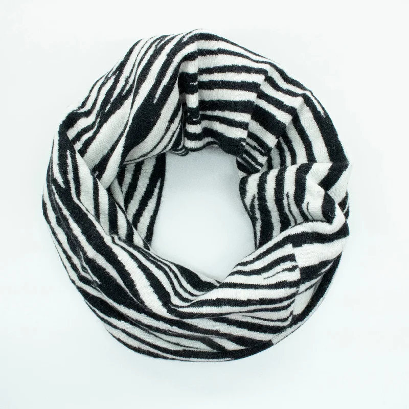 NECK WARMER IN ZEBRA DESIGN